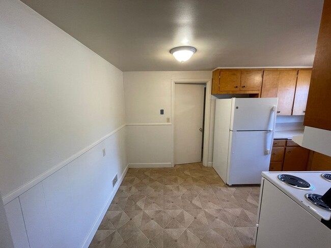 Building Photo - Fantastic SE Salem location!