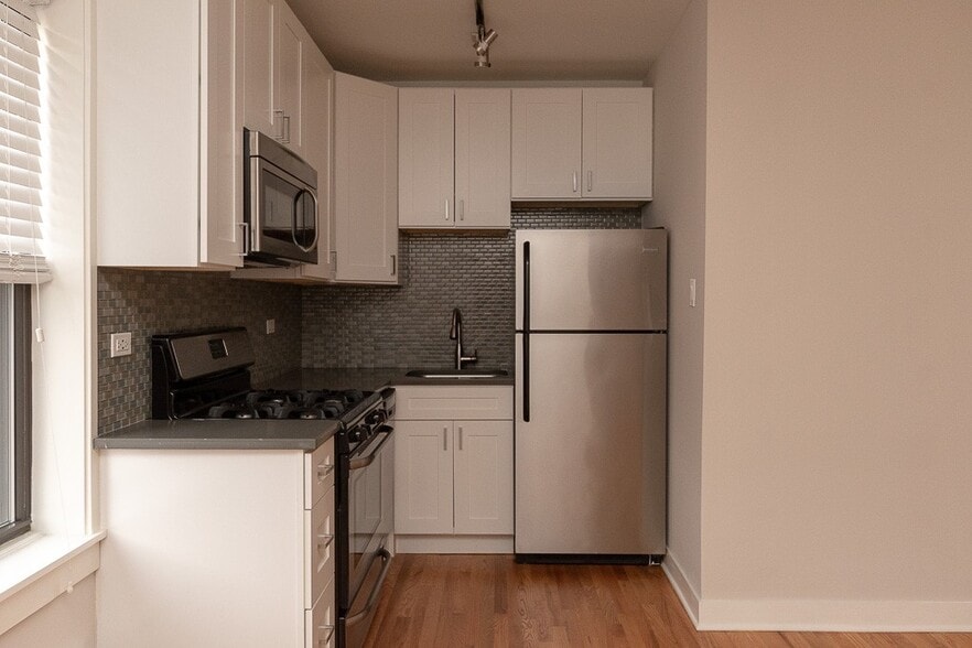 Building Photo - 2402 N Kedzie