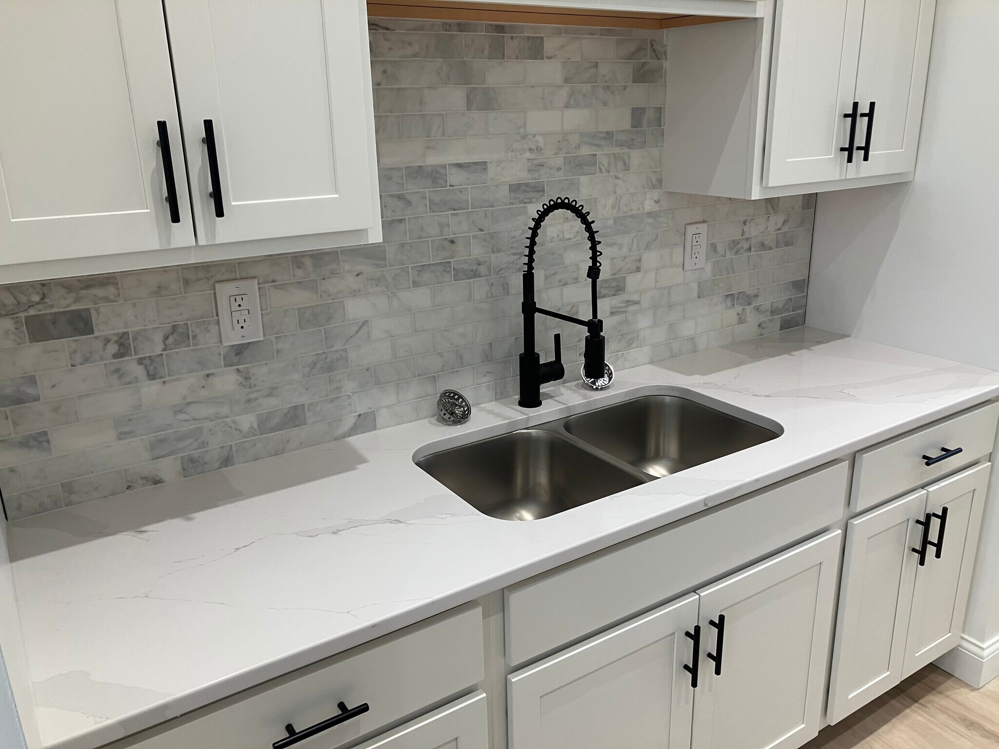 Building Photo - 513 1/2 S Main St