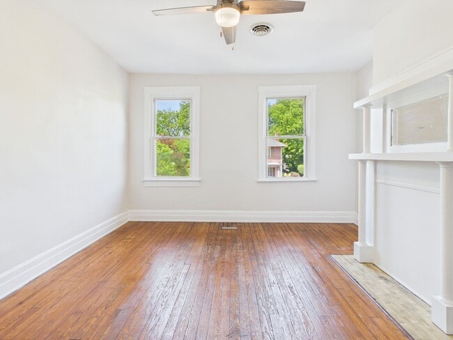 Building Photo - 203 W 33rd St