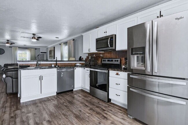 Building Photo - 1012 N Jullion Ave