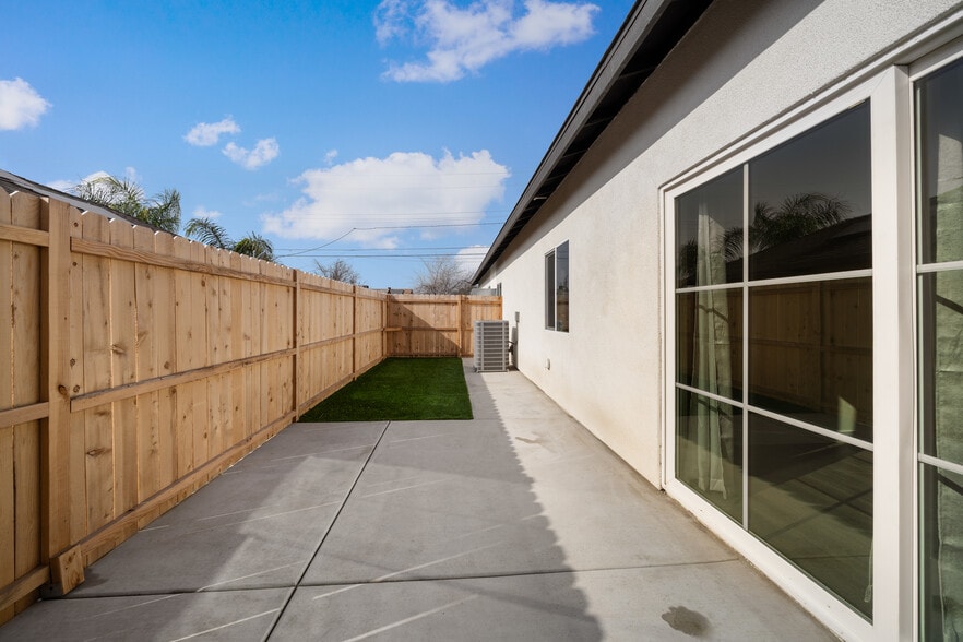 Building Photo - 3409 Lotus Ln