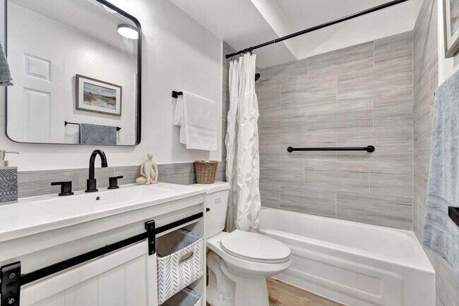 Building Photo - 52 Burgundy N