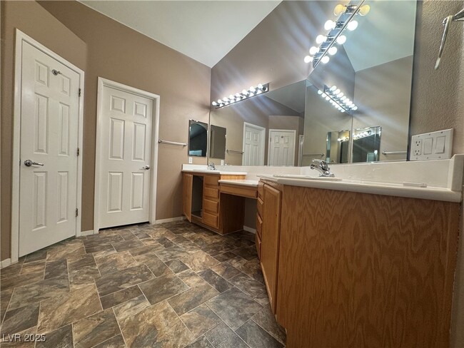 Building Photo - 9963 Burton Lake Ct