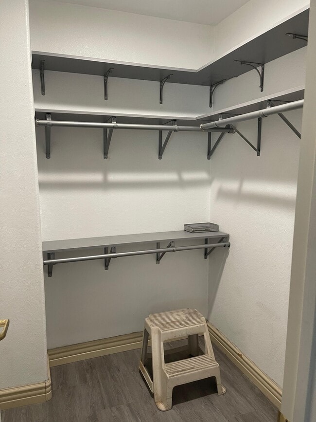 Building Photo - 326 S Euclid St