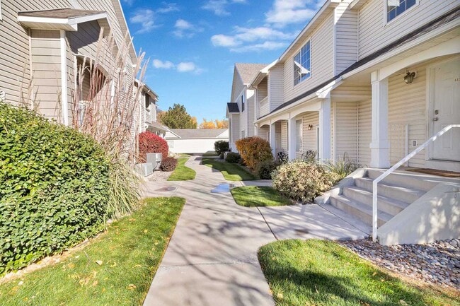 Building Photo - Modern 2-Bedroom, 2-Bath Condo in Grand Ju...