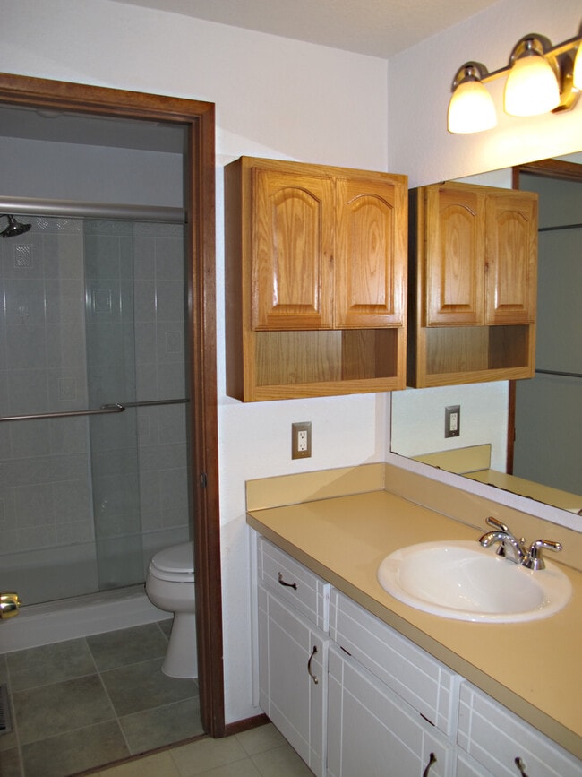 Building Photo - Pet Negotiable 3 Bedroom Home. Fire Place and Garage.