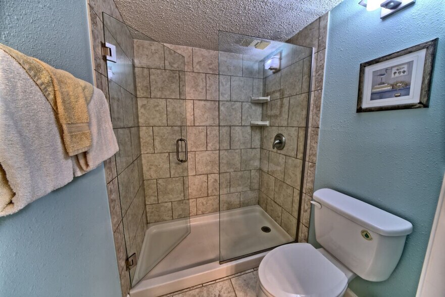 Building Photo - 7205 Thomas Dr