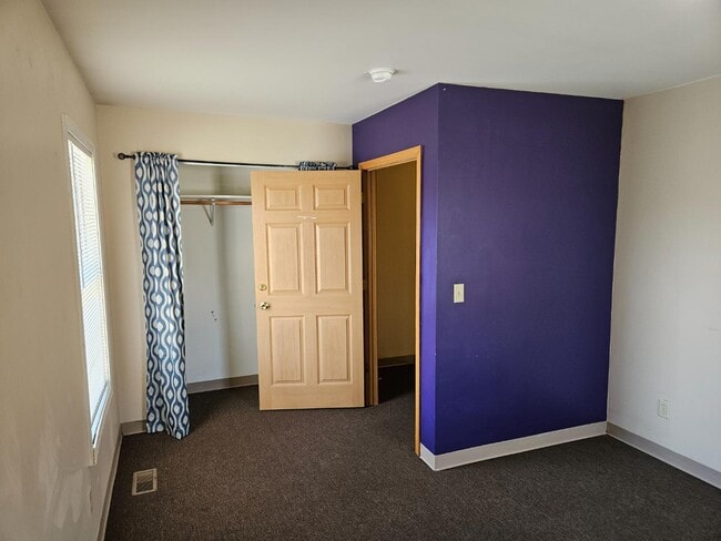 Building Photo - 516 W Pierce St