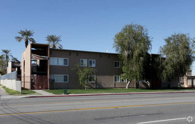 Building Photo - Desert Oasis Apartments