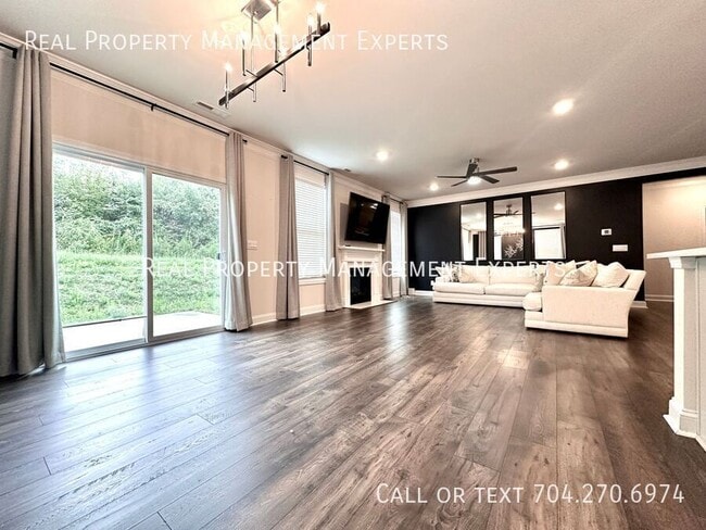 Building Photo - 6029 Whitechapel Ct