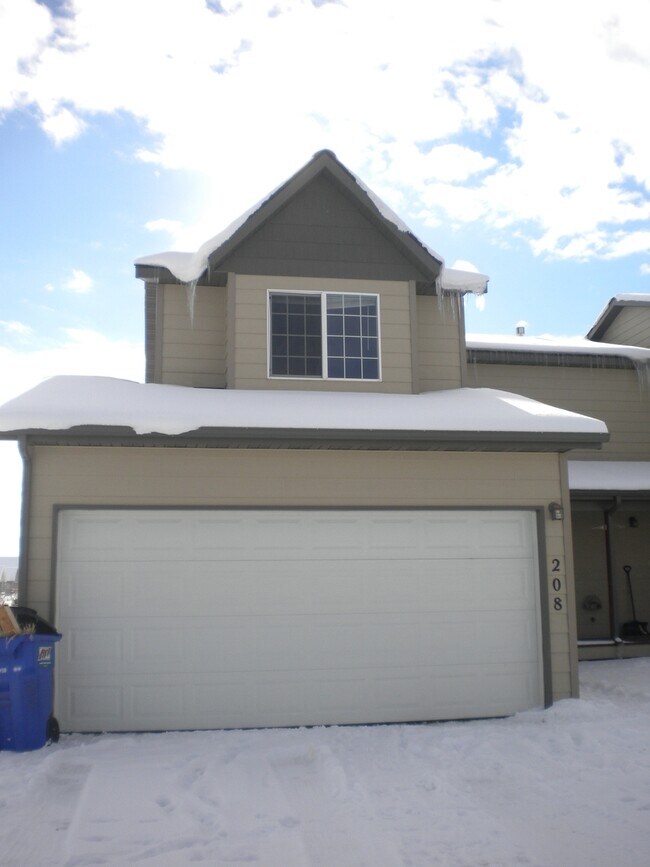 Building Photo - 206 E Magnolia Dr