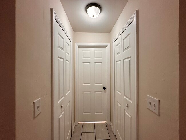 Building Photo - 314 NW 7th Pl