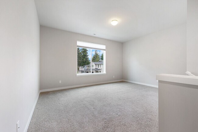 Building Photo - Community beach access! 4 bedrooms 2.5 baths.