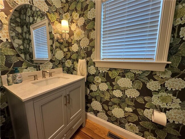 Building Photo - 25 Franklin Rd