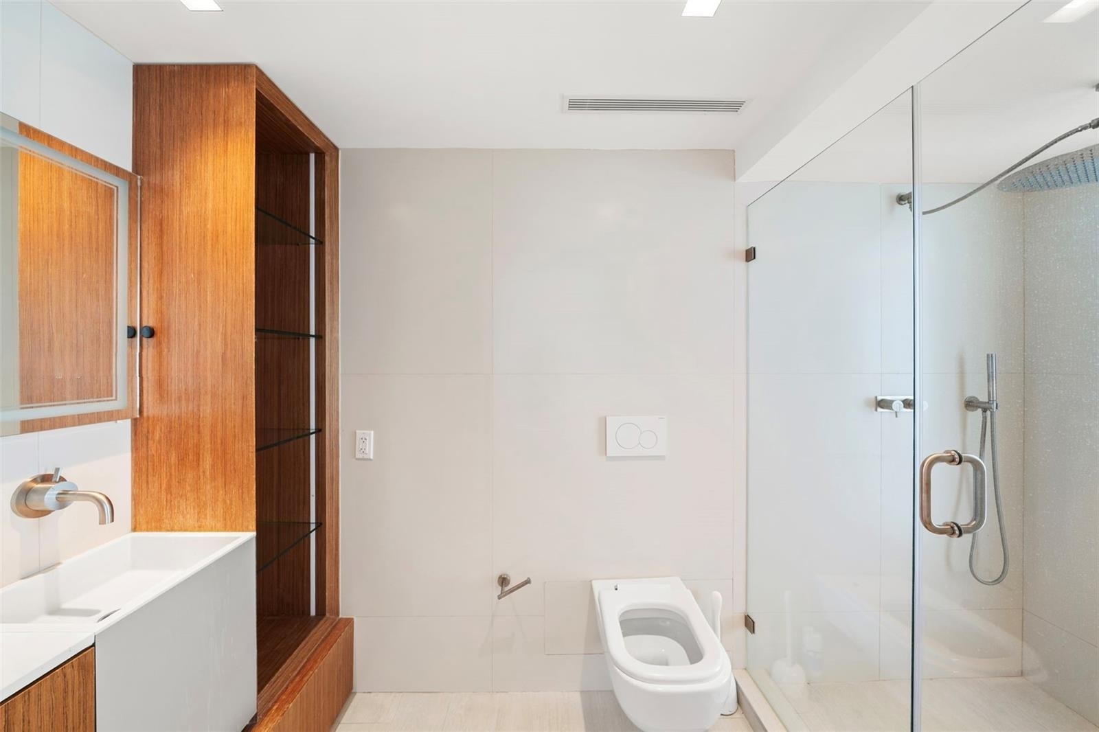 Building Photo - 1331 Brickell Bay Dr