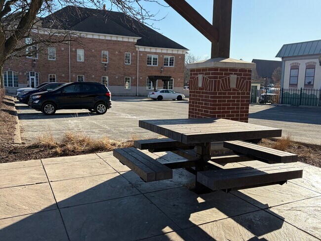 Building Photo - 263 Center St