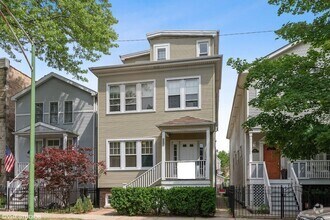 Building Photo - 1652 W Nelson St