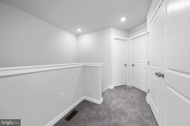 Building Photo - 258 Talucci Dr