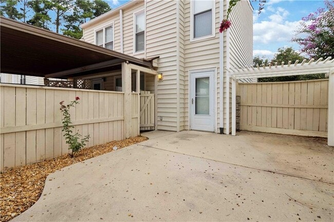 Building Photo - 694 Serramonte Dr
