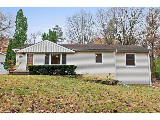 Building Photo - 15803 Sunset Rd