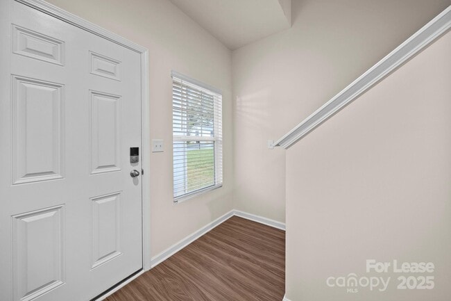 Building Photo - 711 Lackey St