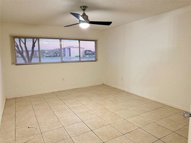 Building Photo - 1001 SW 141st Ave