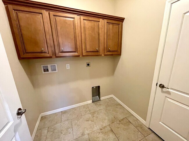 Building Photo - Beautiful 3 Bedroom Home in Central Kingman!
