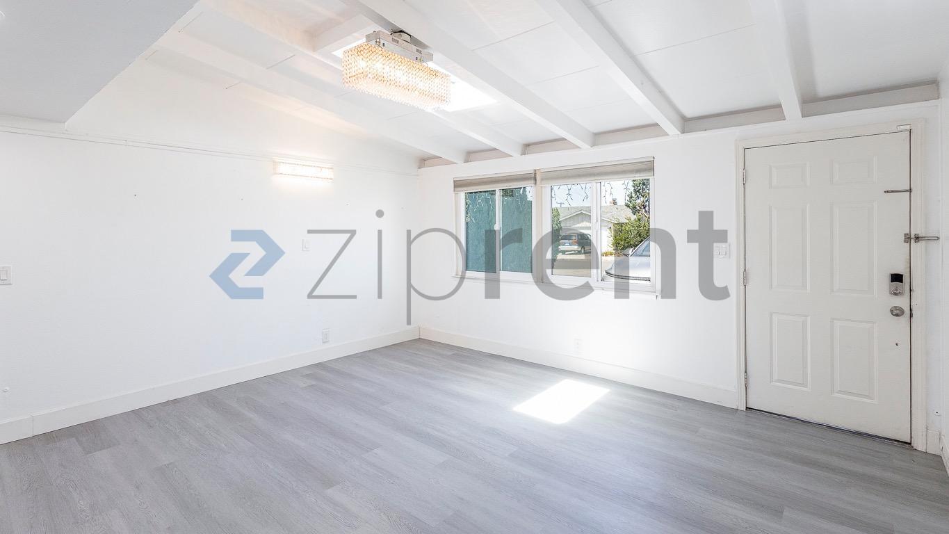 Building Photo - Unit