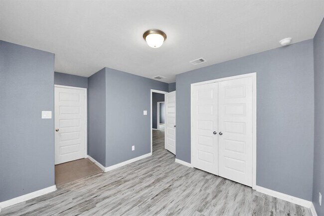 Building Photo - 931 Barstow Dr