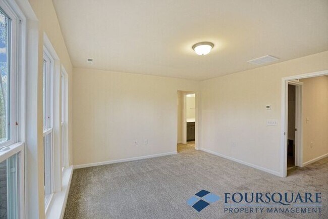Building Photo - Spacious 3-Bed End- Unit Townhome with Mod...