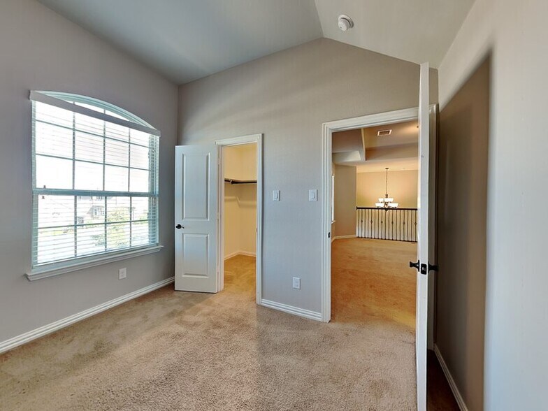 Building Photo - 1604 Vintage Ln