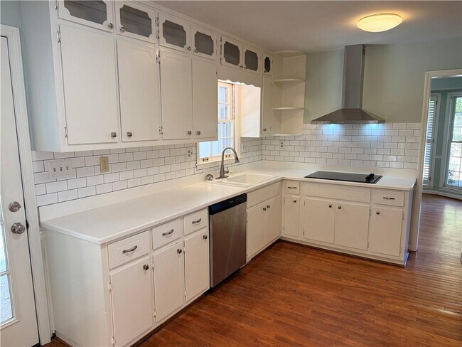 Building Photo - 1351 Old Johnson Ferry Rd NE