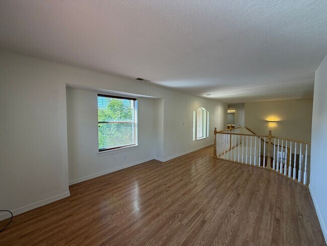 Building Photo - 6517 Glen Oak NE