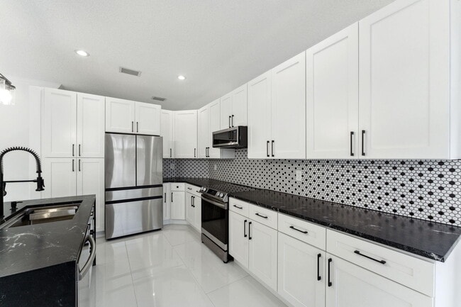 Building Photo - 6009 Royal Birkdale Dr