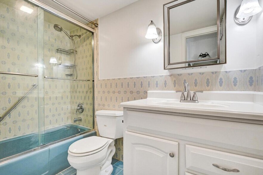 Building Photo - 1050 NW 13th St