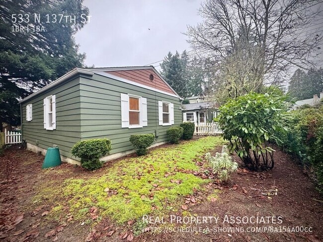 Building Photo - 533 N 137th St