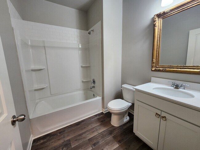 Building Photo - 5 Bedroom 3 Bath 2 Car Garage in Forsyth C...