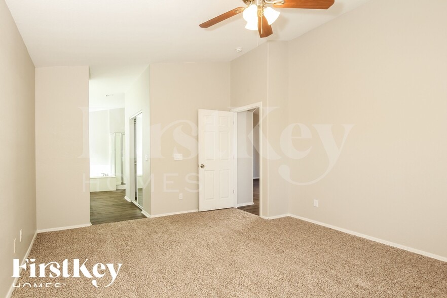 Building Photo - 14915 N 86th Dr