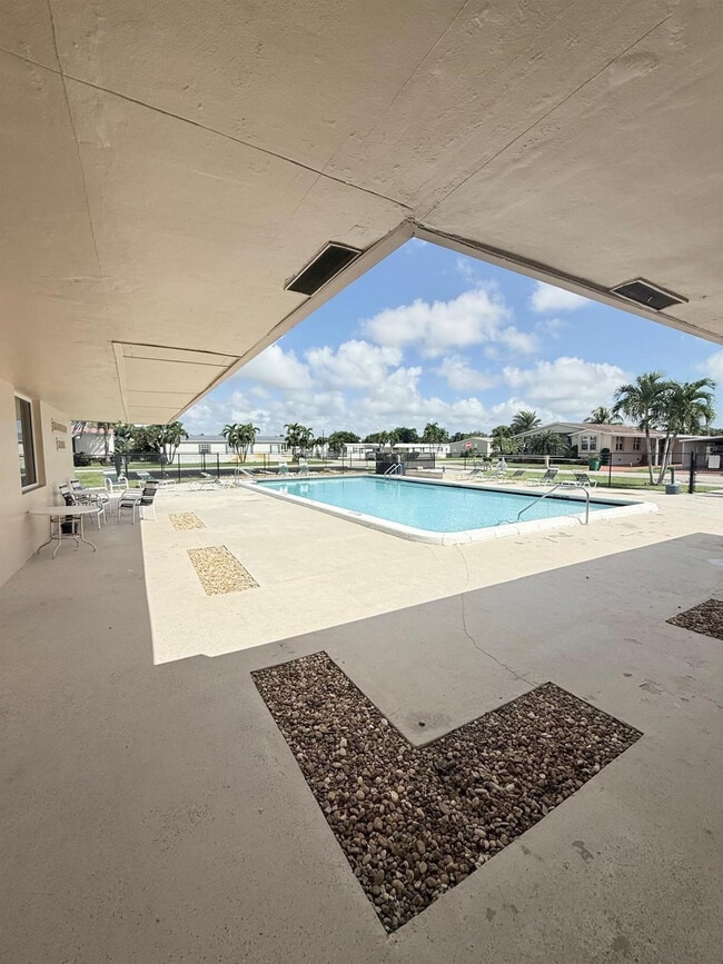 Building Photo - 2090 SW 85th Ave