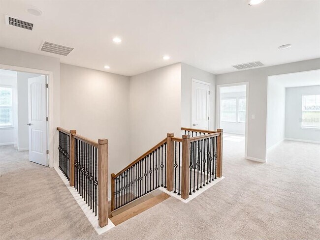 Building Photo - 5806 Fabry St