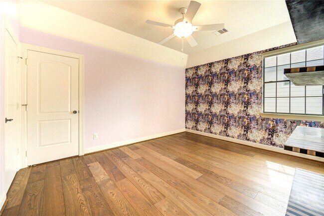 Building Photo - 1403 Wakefield Dr