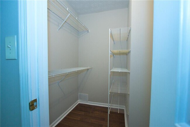 Building Photo - 2421 Sherrie Ln SW