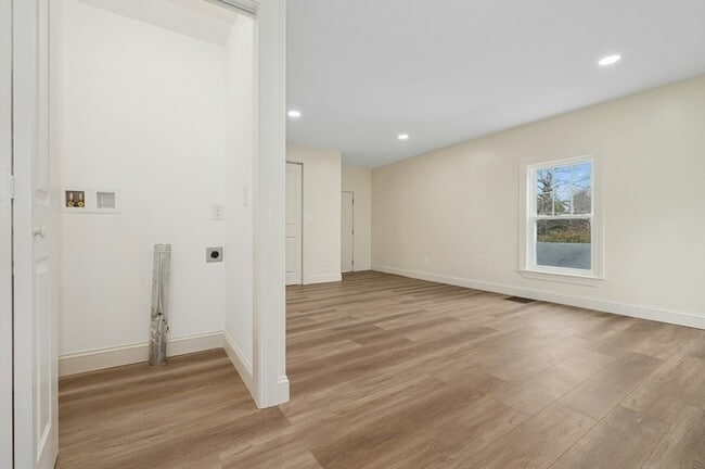 Building Photo - 95 S Main St