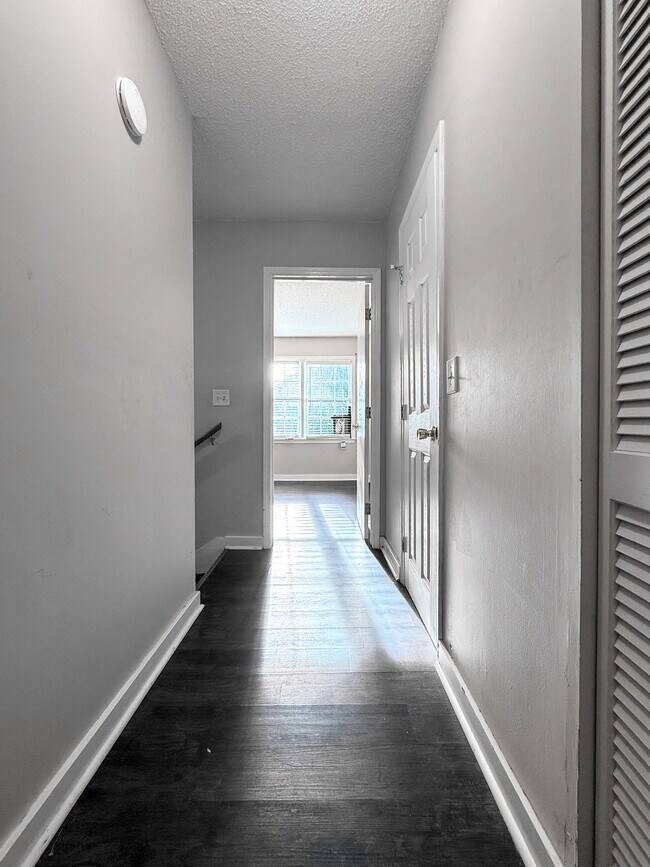 Building Photo - 731 Coventry Ln