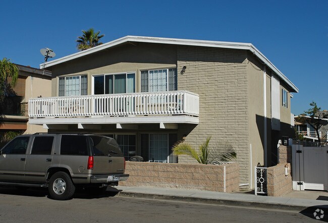 Building Photo - 4816 Seashore Dr