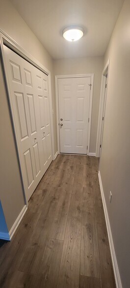 garage entry and closet - 8590 Jackson St