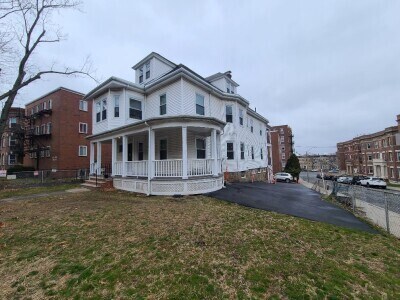 Building Photo - 201 Kelton St