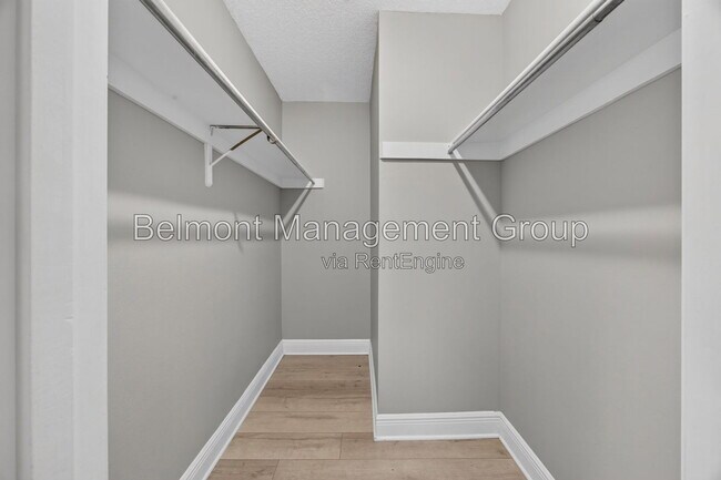 Building Photo - 7606 Waunatta Ct