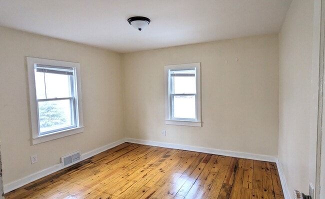 Building Photo - 1343 E. Broadway. House with basement and ...
